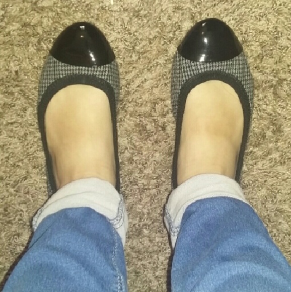 Make an offer! Black & white scrunch flats