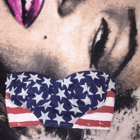 Crop top flag.