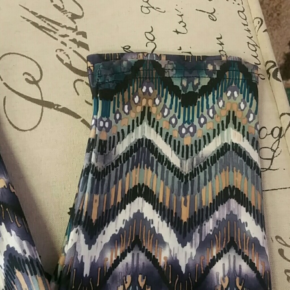 💙3 for $20 Aztec Print Leggings - Picture 3 of 4