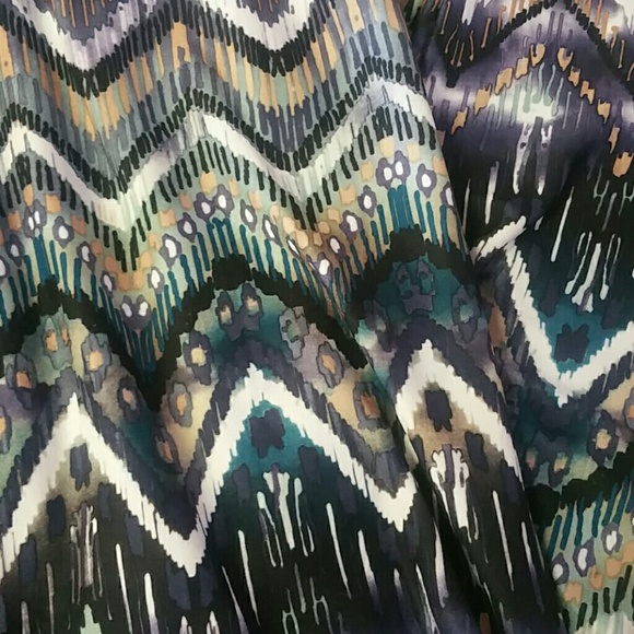 💙3 for $20 Aztec Print Leggings - Picture 4 of 4