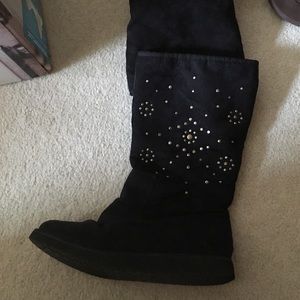 Black boots with gold accent