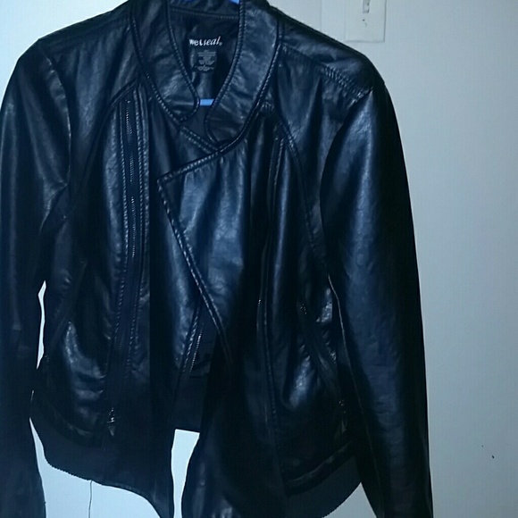 Wet seal leather , love it suoer cute does not fit - Picture 2 of 3