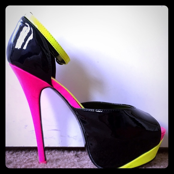 Sheiks Shoes - Black & Neon Pumps