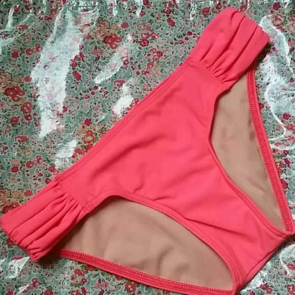 dELiA's bikini bottoms