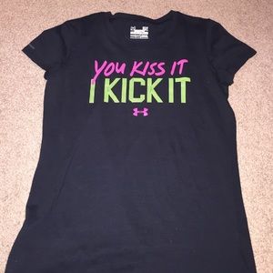 Women's charged, semi-fitted Under Armour shirt 👄