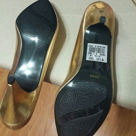 Gold shoes with matching gold purse (SOLD) - Picture 2 of 3