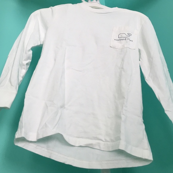 White vineyard vines shirt