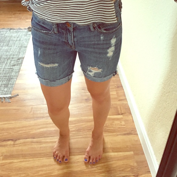 American Eagle distressed Bermuda shorts