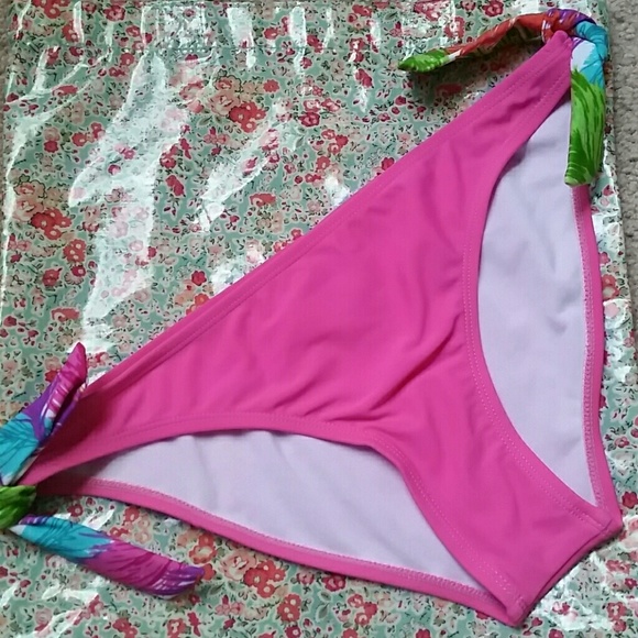 dELiA's bikini bottoms