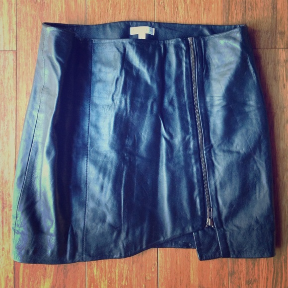 Black leather mini skirt by Leith sz6