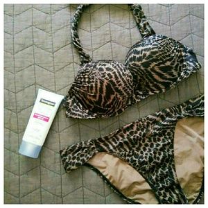 Victoria Secret 34 B Top & Medium Bottoms