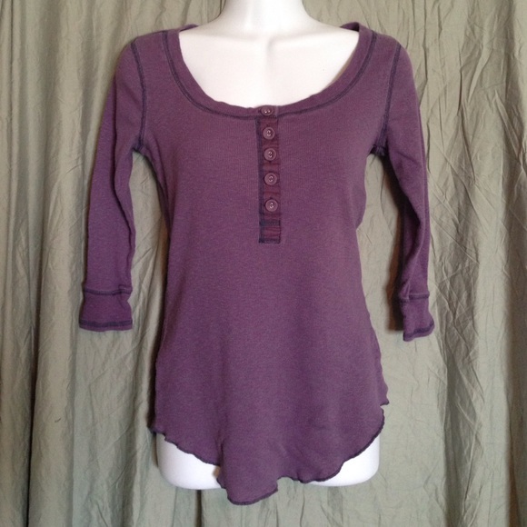 Quarter length sleeved tee