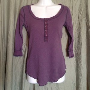 Quarter length sleeved tee
