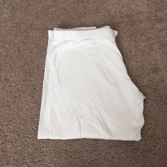 White leggings/capris