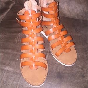 Camel brown gladiators sandals