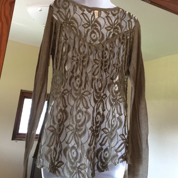 Daytrip Lacy shirt size medium