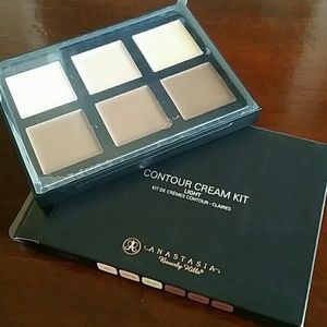 BNWT Anastasia Beverly Hills contour cream kit