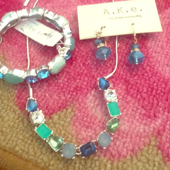 Nine West matching bracket and necklace