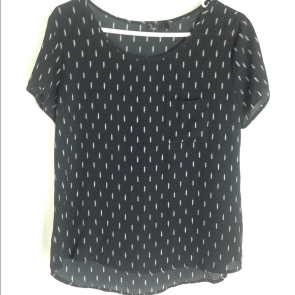 Noir black top with white feathers