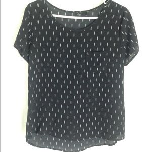 Noir black top with white feathers