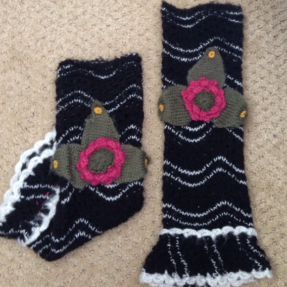 Betsy Johnson Fingerless Elbow Length Mittens