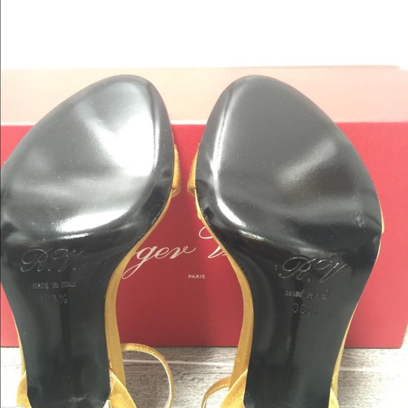 New Roger Vivier Sandal gold satin, size 36 1/2. - Picture 4 of 4