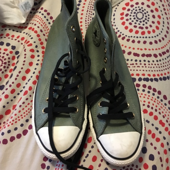 Army green leather converse!!!