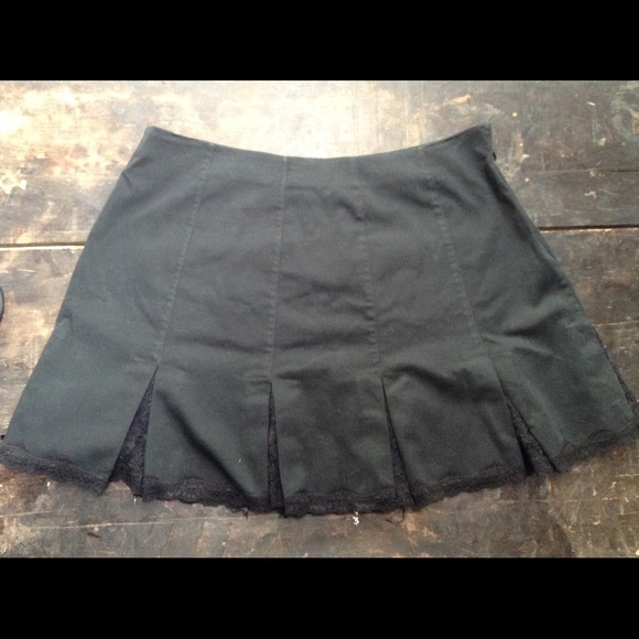 Betsy Johnson black pleated lace skirt