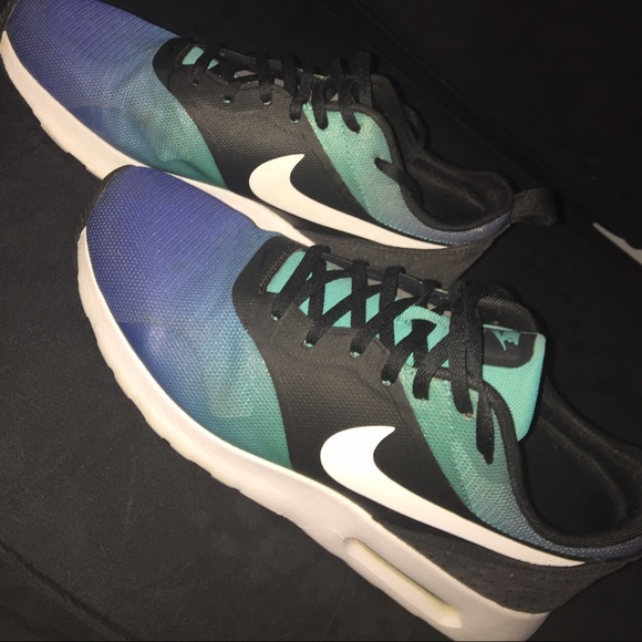 Nike Shoes - Nike Air Max Tavas