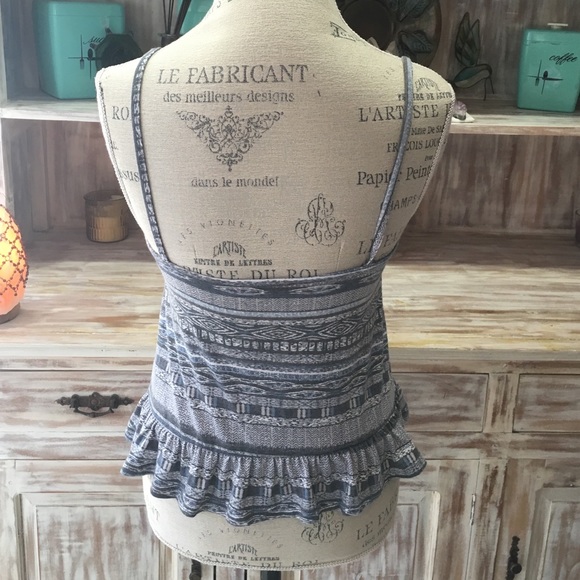 NWOT "Manhattan" gray ruffle hem lattice tank top - Picture 3 of 3