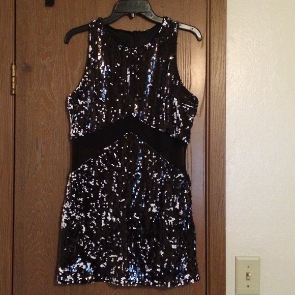 Black sequence dress. - Picture 1 of 3
