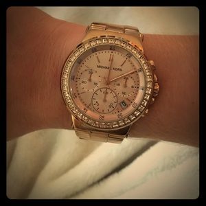 rose gold michael Kors watch with Quartz!