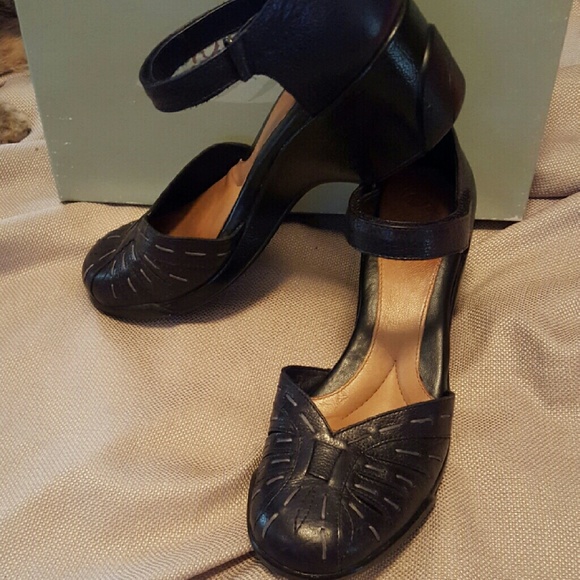 Shoes Leather upper and rubber sole