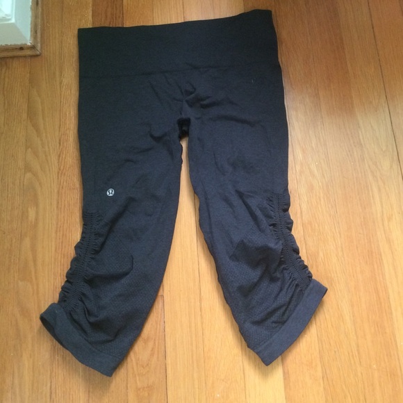 Lululemon grey cropped leggings