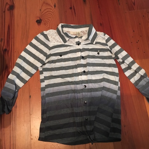 Daytrip longsleeve striped and lace button down