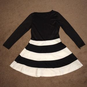 Black and white long sleeve dress.