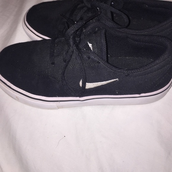 Nikes (SB) boys size 1yr