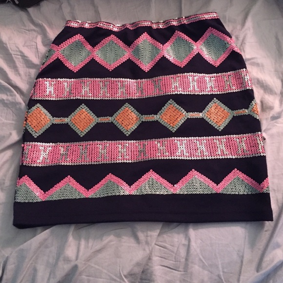 Form fitting skirt