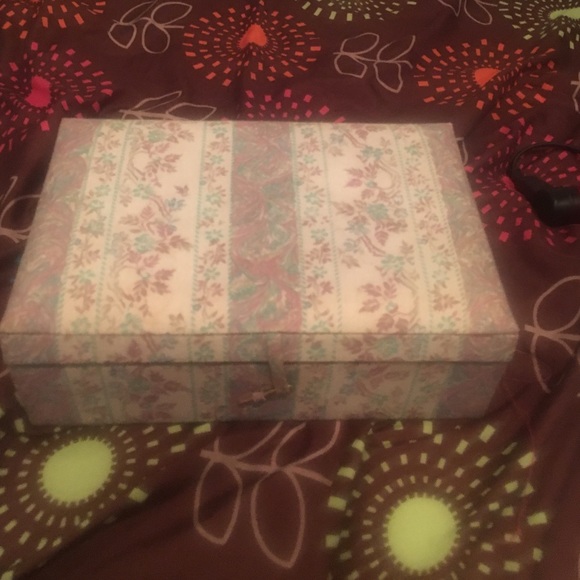 Jewelry box - Picture 1 of 3