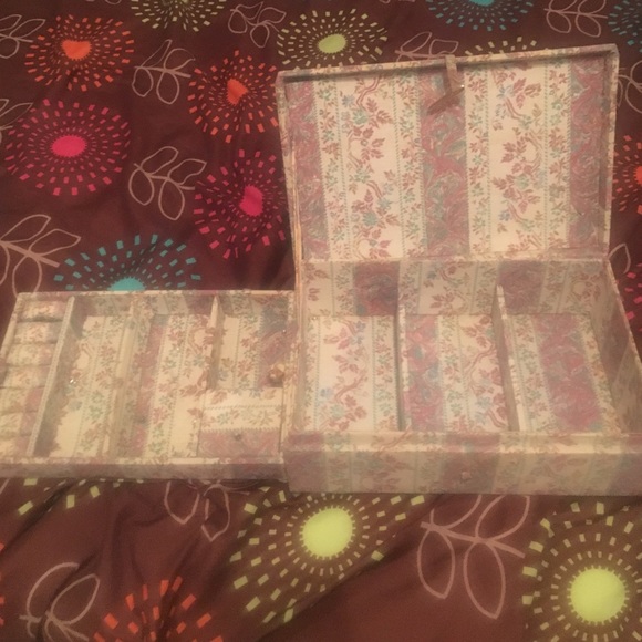 Jewelry box - Picture 3 of 3