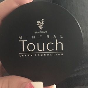 Younique Mineral Touch cream foundation in Satin