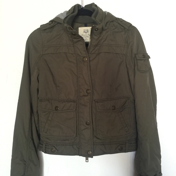 AEO ARMY GREEN PUFFER bomber jacket