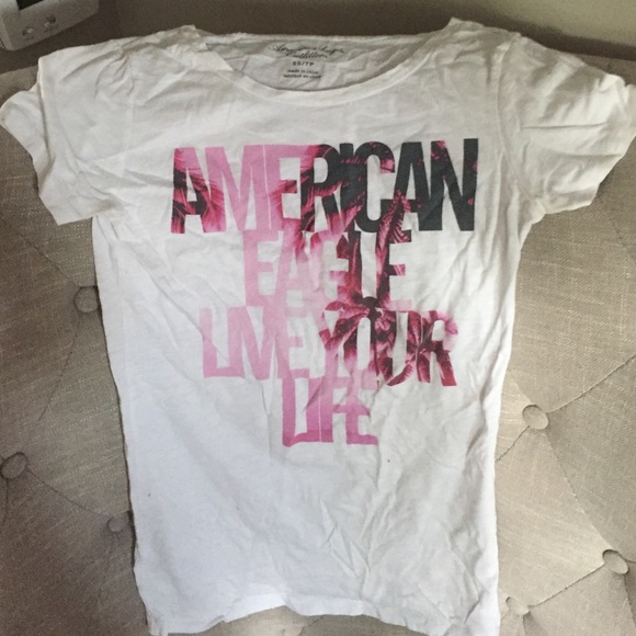 Pink Hawaiian worded American Eagle top