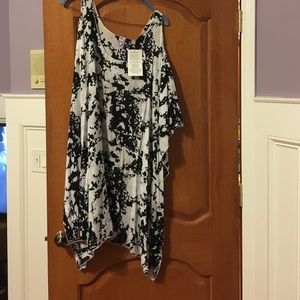 LOTUS TRADER NWT  NEW PONCHO HOLE