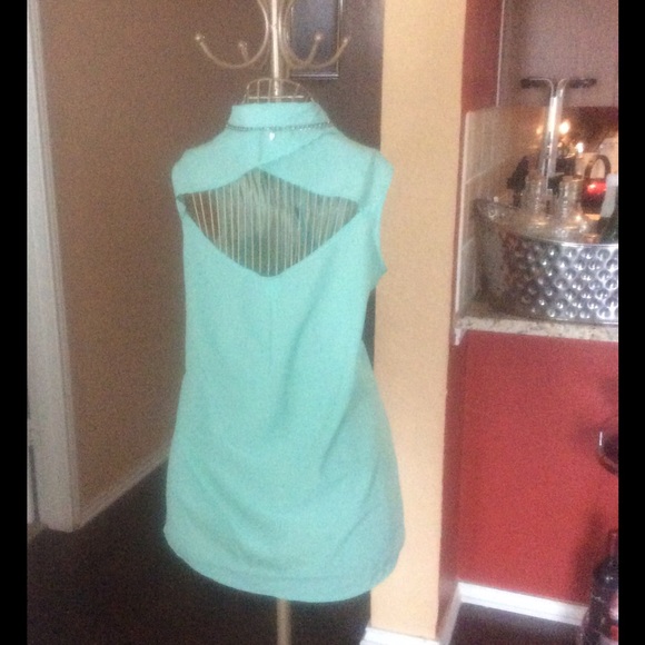 A unique "Cotton On" shirt💎💎💎 - Picture 2 of 3