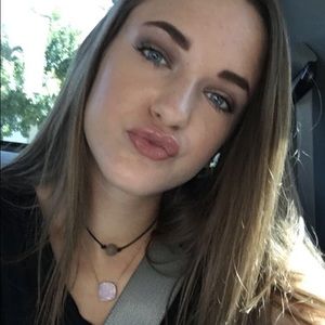 Meet your Posher, Cami