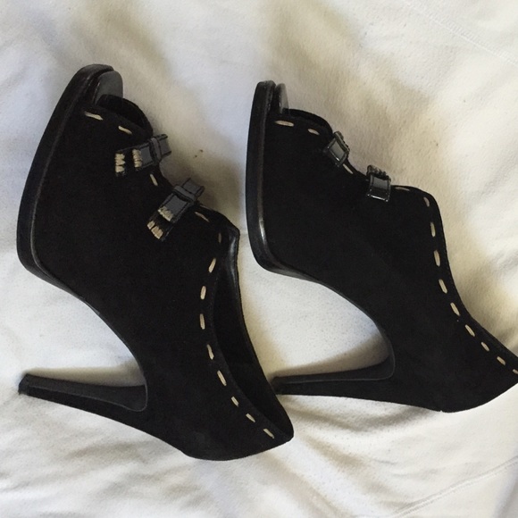 BCBG black suede pump heels size 8.5!