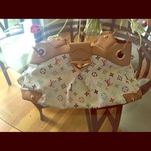 LOUIE VUITTON