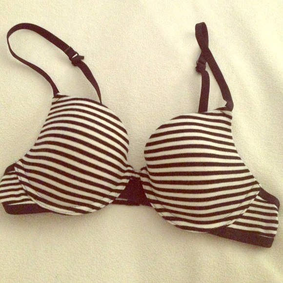 Striped t-shirt bra