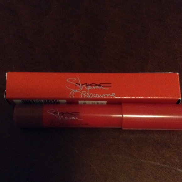 Mac Sharon Osborne French kiss
